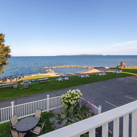 Baymont By Wyndham St. Ignace Lakefront Exterior foto