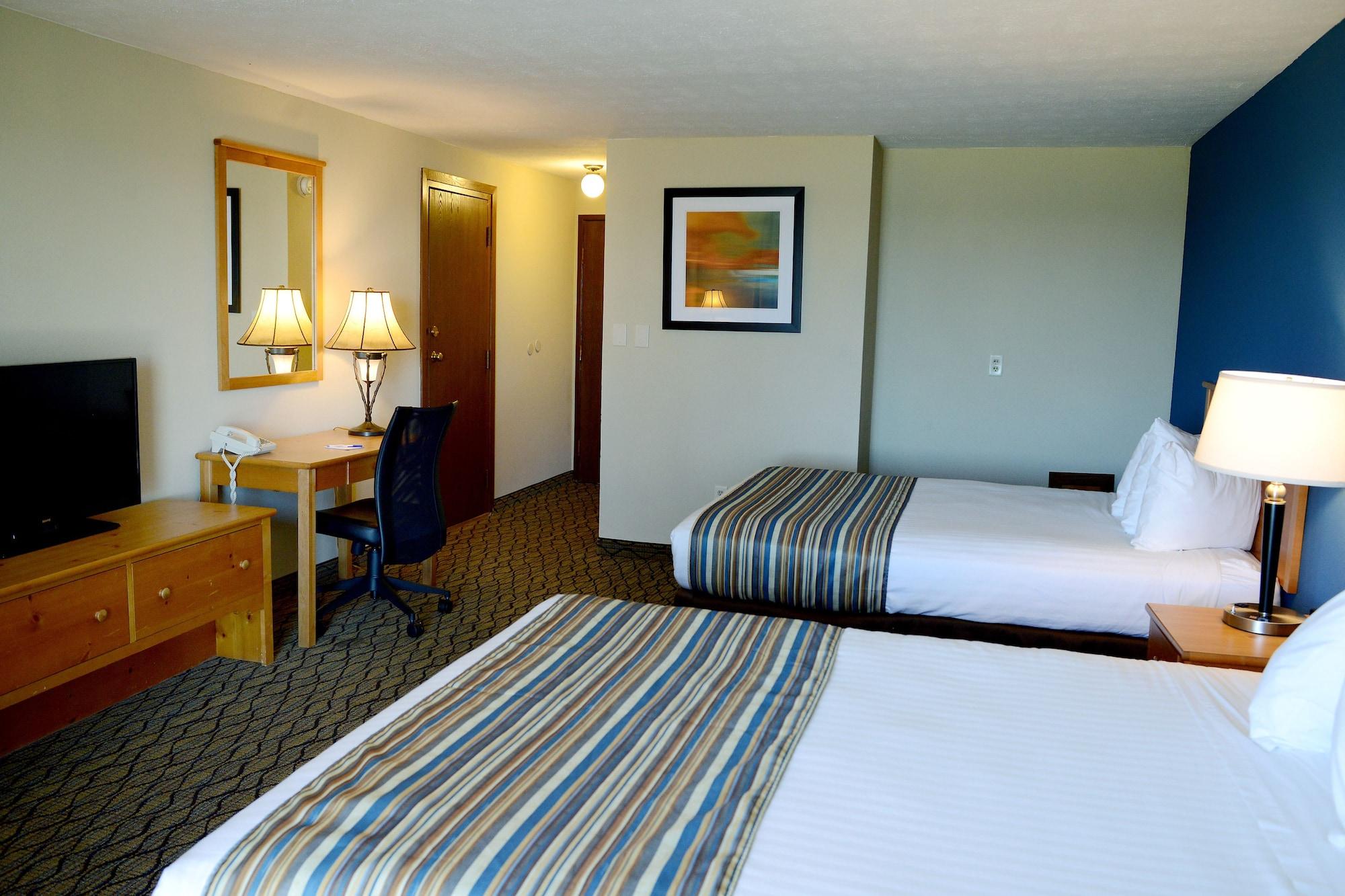 Baymont By Wyndham St. Ignace Lakefront Exterior foto
