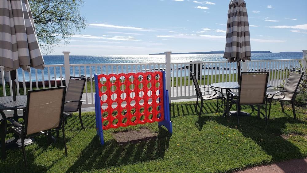 Baymont By Wyndham St. Ignace Lakefront Exterior foto
