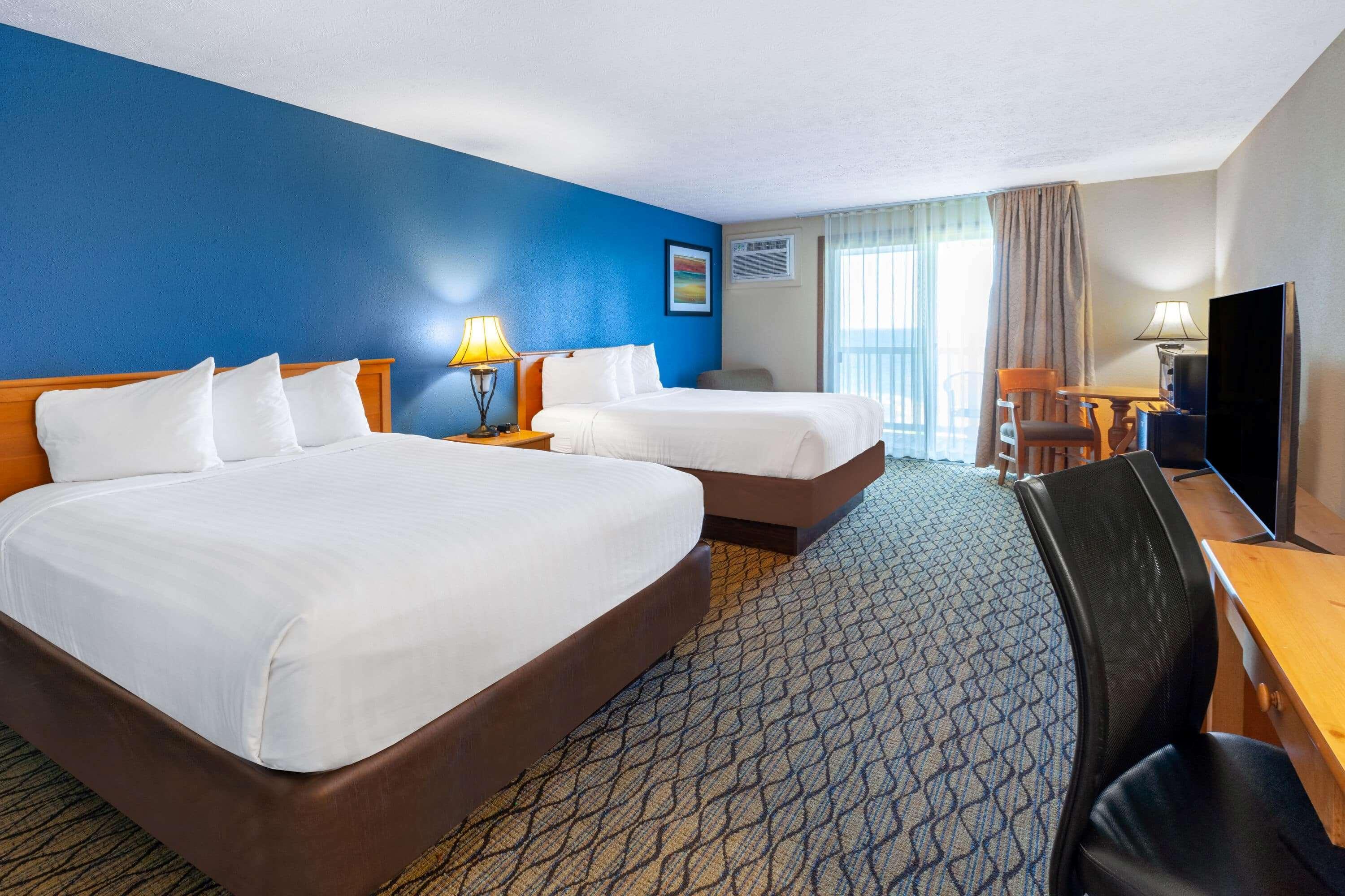Baymont By Wyndham St. Ignace Lakefront Exterior foto