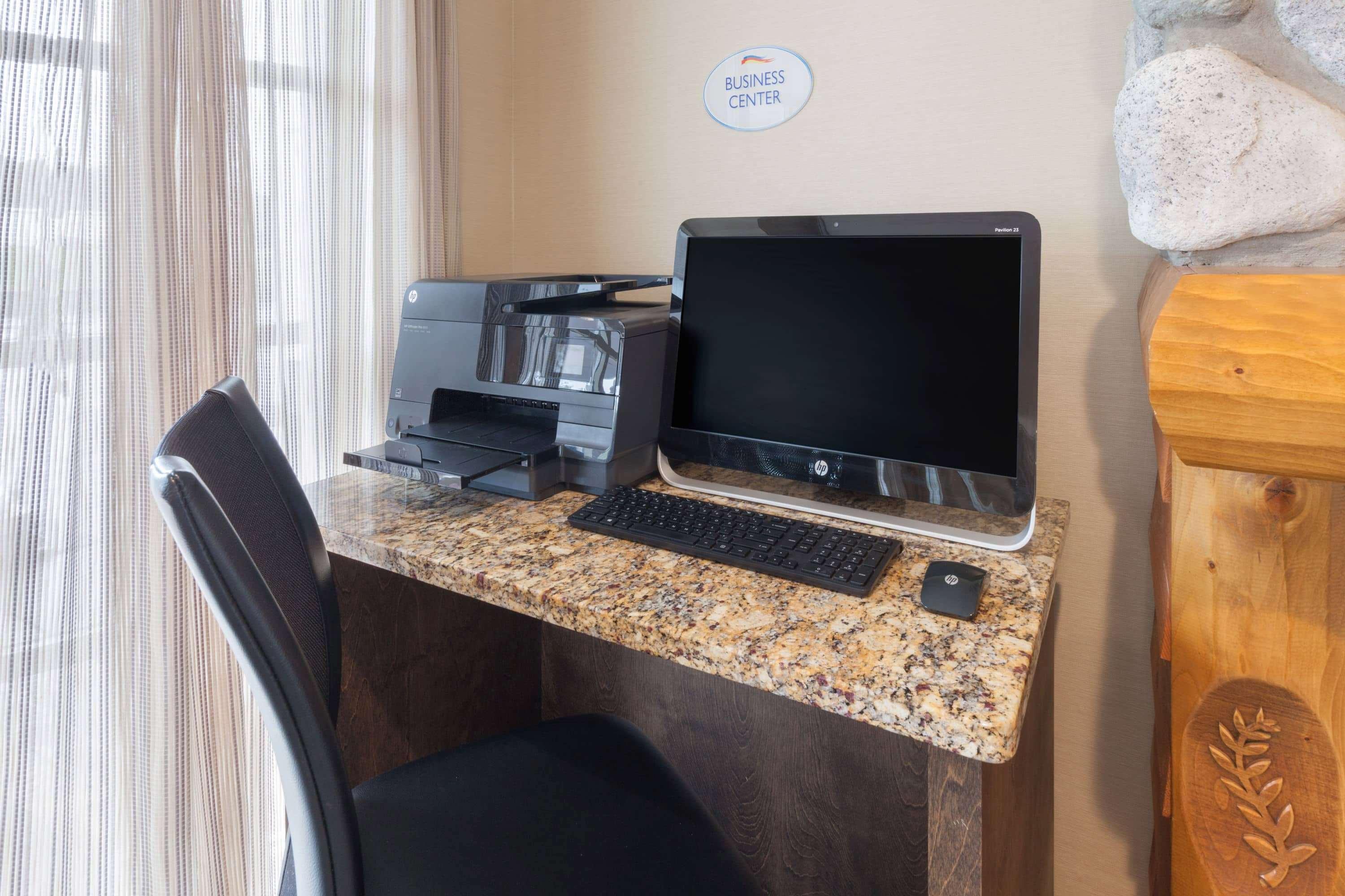 Baymont By Wyndham St. Ignace Lakefront Exterior foto