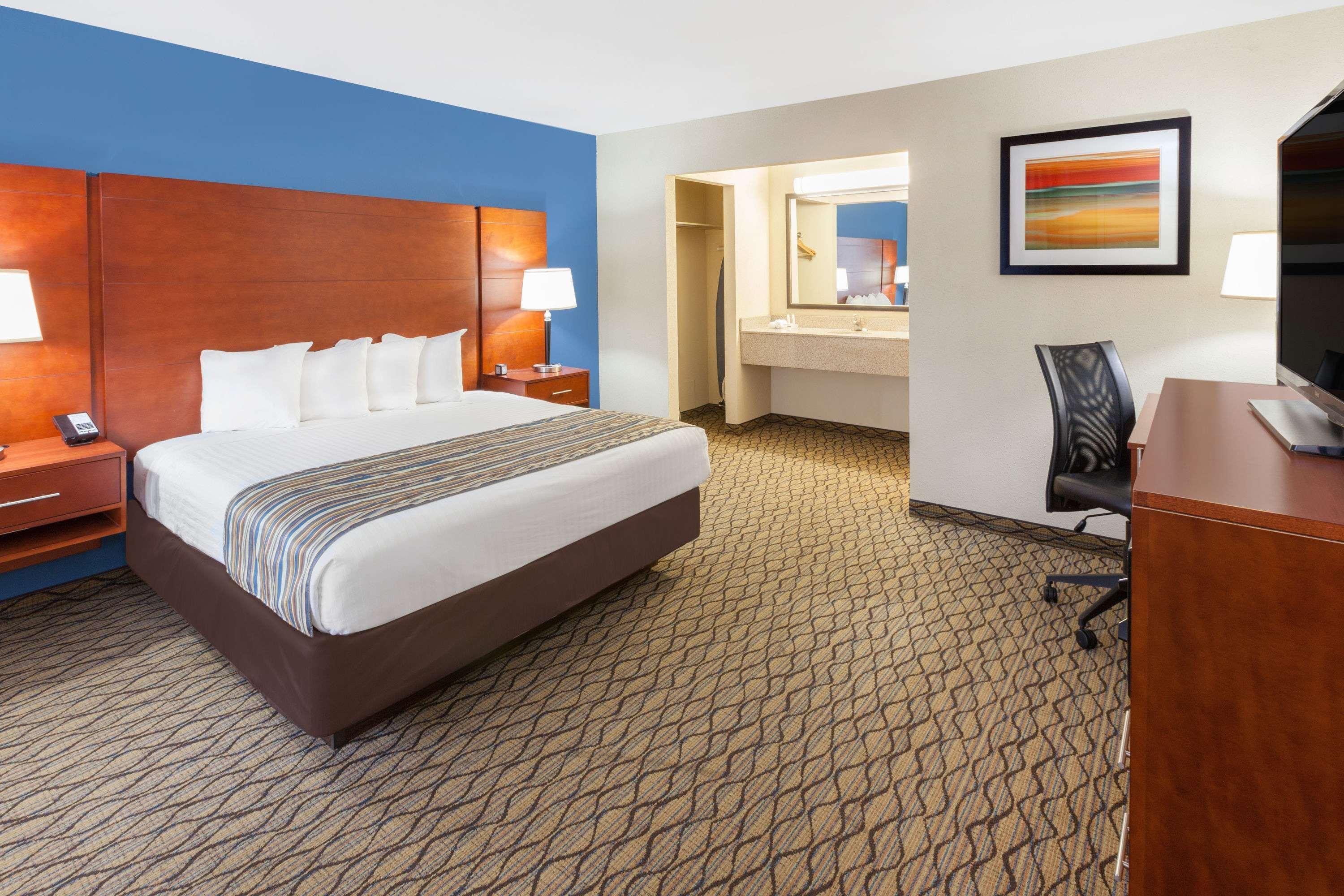 Baymont By Wyndham St. Ignace Lakefront Exterior foto